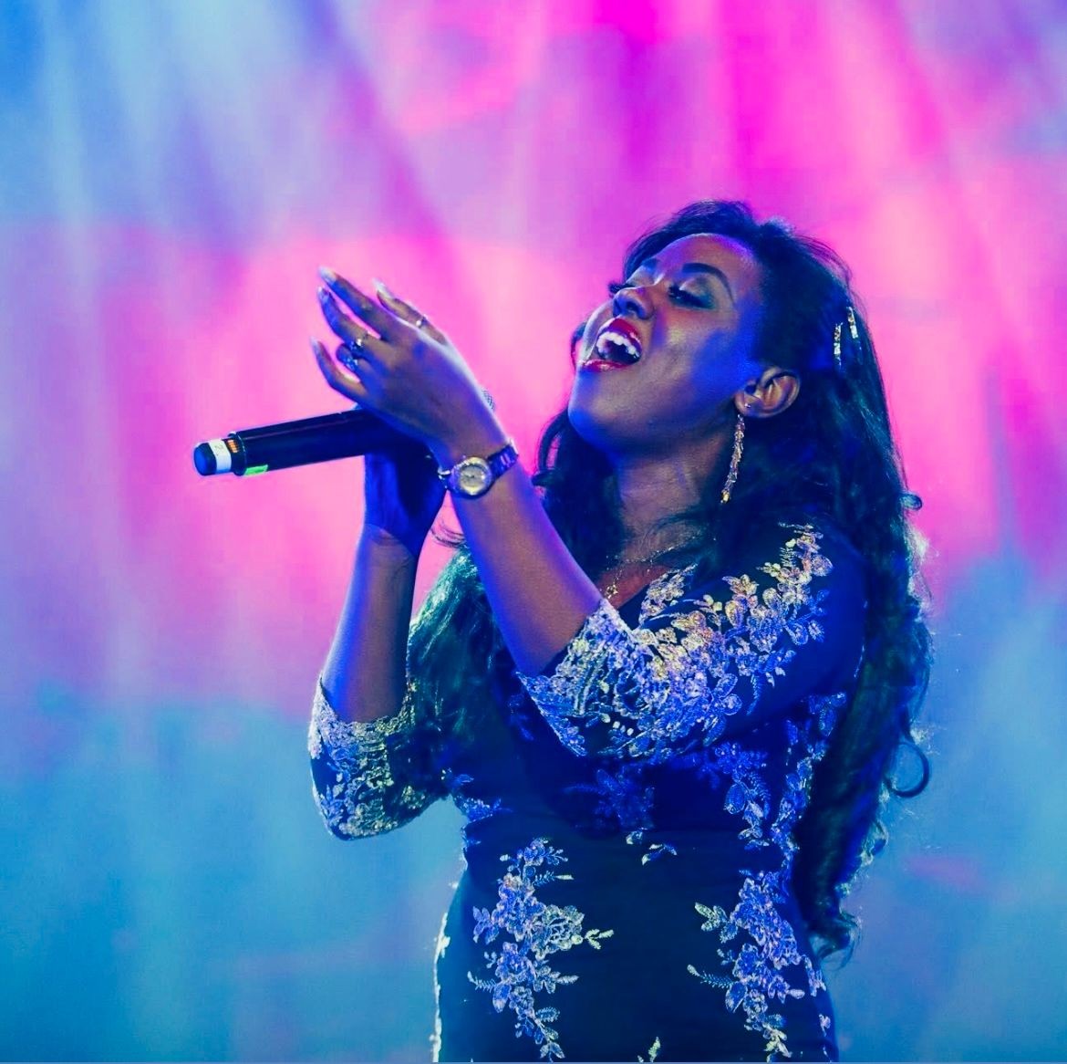 Orielis Mayet.Cantante lider